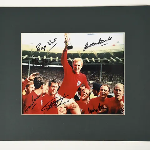 ENGLAND 1966  Various original signatures.