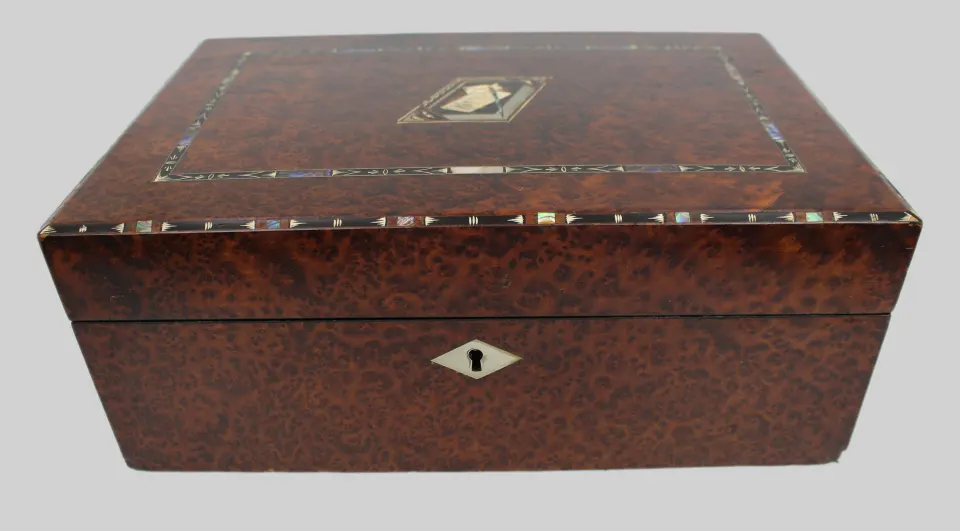 Early 19th Century Writing Slope in Amboyna with Inlay of Ebony, Silver and Abalone