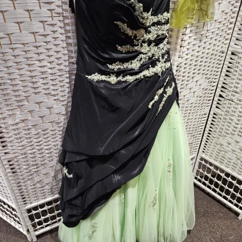 Prom Dress In Black and Lime Green Size 8 To 10