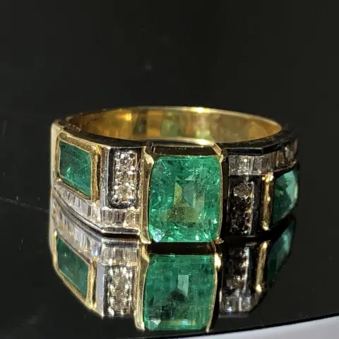 Beautiful 2.80 Carat Natural Emerald Ring With Natural Diamonds And 18k Gold