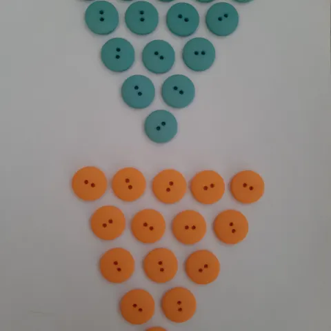 Buttons x 100 and Tapestry/Wool Needles x 100