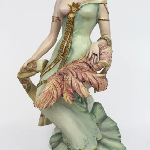 Albany Art Nouveau Series Figurine Les Belles Plumes