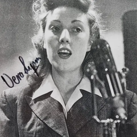 Vera Lynn Original Signature