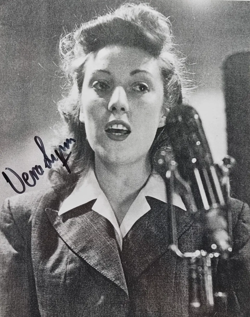 Vera Lynn Original Signature