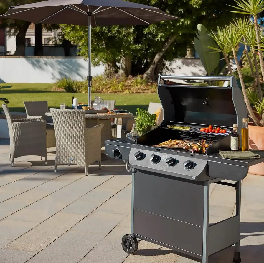 (159/Mez/P2) RRP £250. Texas Nimbus 4 Burner Gas BBQ. Four Burners With Side Burner. Porcelain Stee