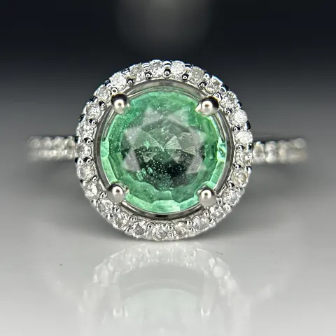 Beautiful 2.07 ct Natural Emerald With Natural Diamonds & 18k Gold