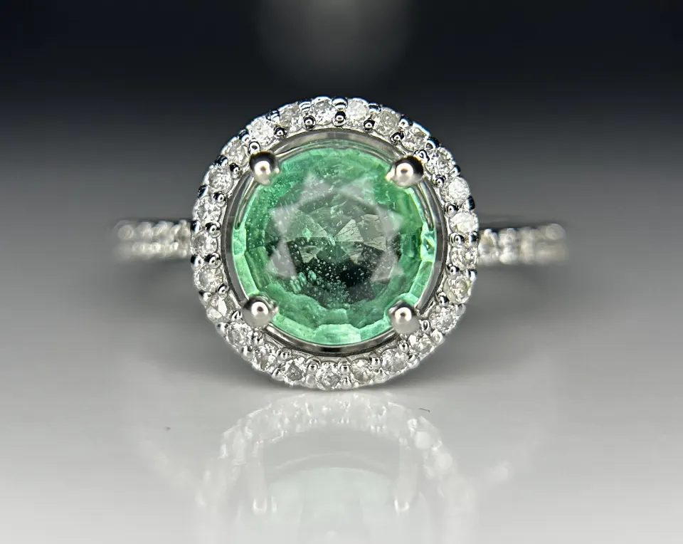 Beautiful 2.07 ct Natural Emerald With Natural Diamonds & 18k Gold