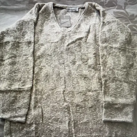 Sinequanone Collction Knitted, Jumper, V Neck. Beige. Budle of 6
