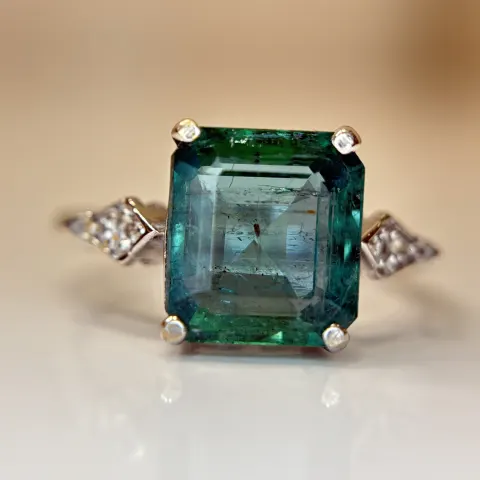 Beautiful 3.04 CT Natural Emerald With Natural Diamonds & 18k Gold