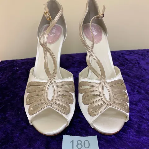 Designer shoes ivory/champagne in size 42.  Code 180