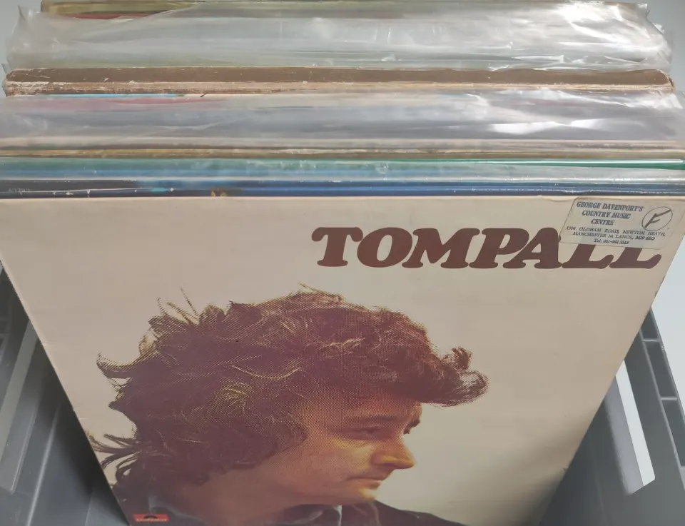 A Collection of 35 x Vinyl LPs  – Include A Nice Collection of Jim Reeves. Tompall and Marty Robins.