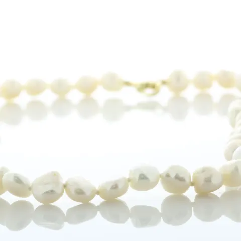 18 Inch Freshwater Cultured 8.0 - 8.5mm Pearl Necklace With Gold Plated Clasp