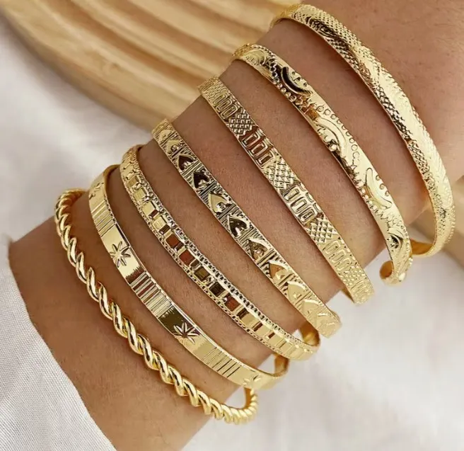 7pcs Golden-Toned Bangle Set L14a