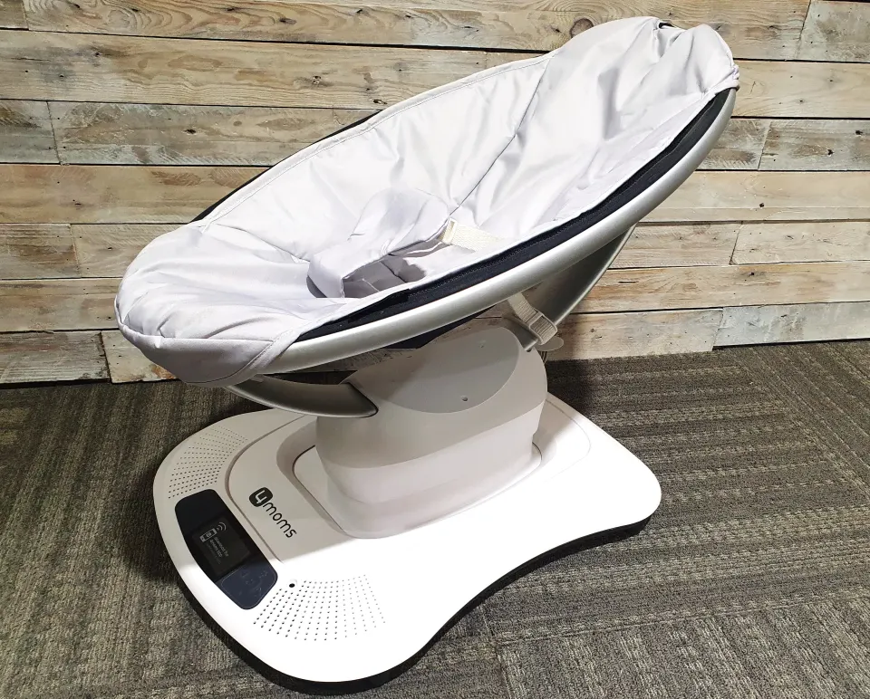 Mammaroo 4moms Electric Auto Rocker, Soother and Music Player. RRP £400