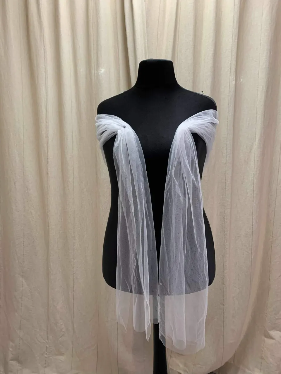 20 x wraps, stoles etc