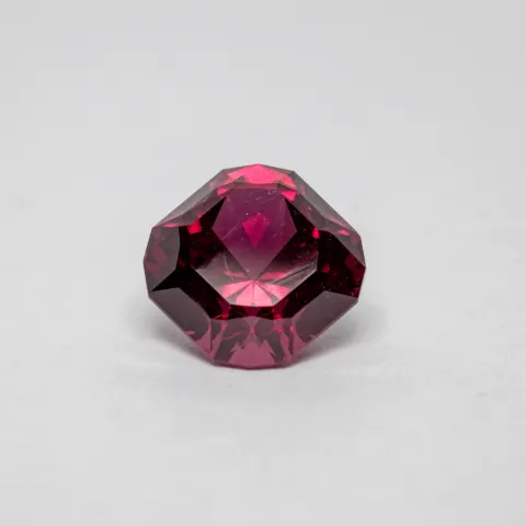 Red Garnet, 3.14 Ct