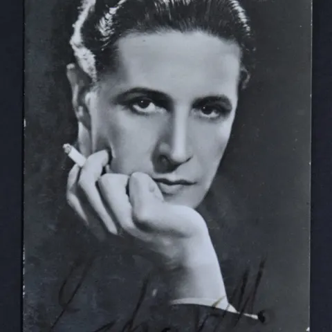 IVOR NOVELLO Original signature