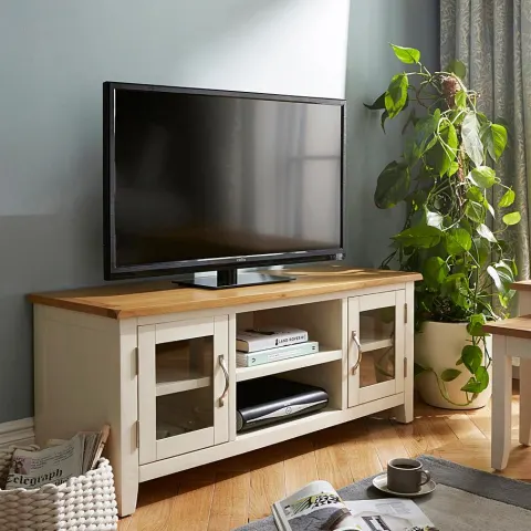 (17/Mez) RRP £319. Norfolk Two Tone Oak and Oak Veneer Large TV Unit Cream. (H50x W120x D40cm).