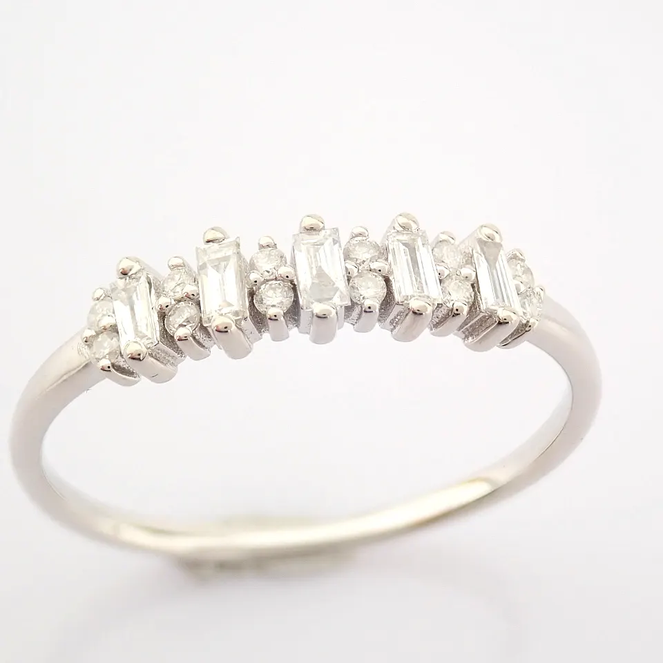 Certificated 14K White Gold Diamond Ring / Total 0.19 ct