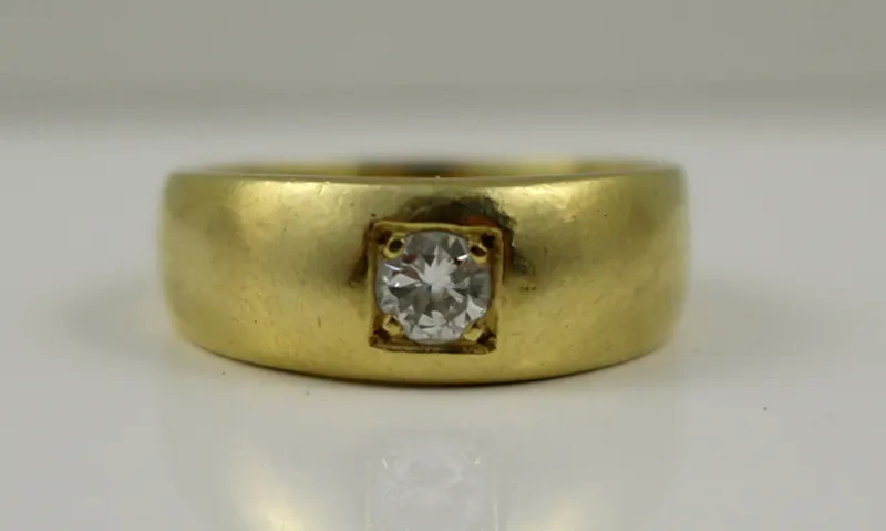 0.28ct Diamond 18ct Gold Signet Ring