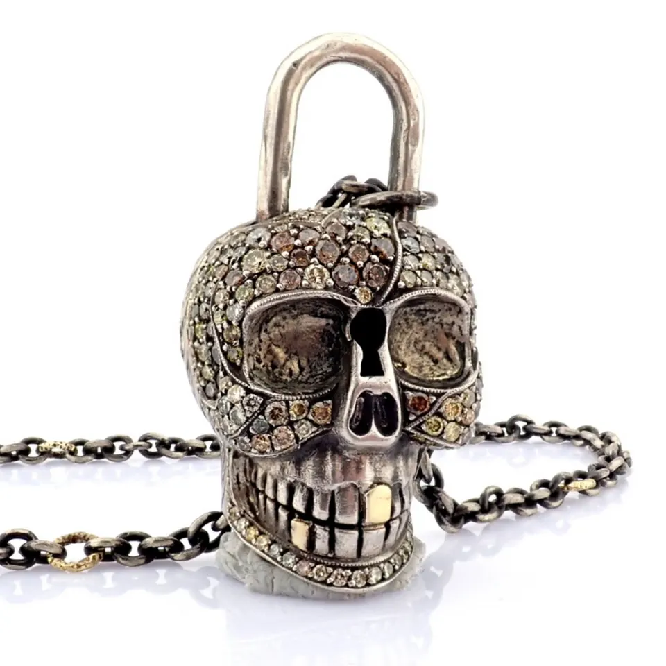 An Exquisite Convertible Clasp Skull Necklace Embellished With Gold and Diamonds On Silver