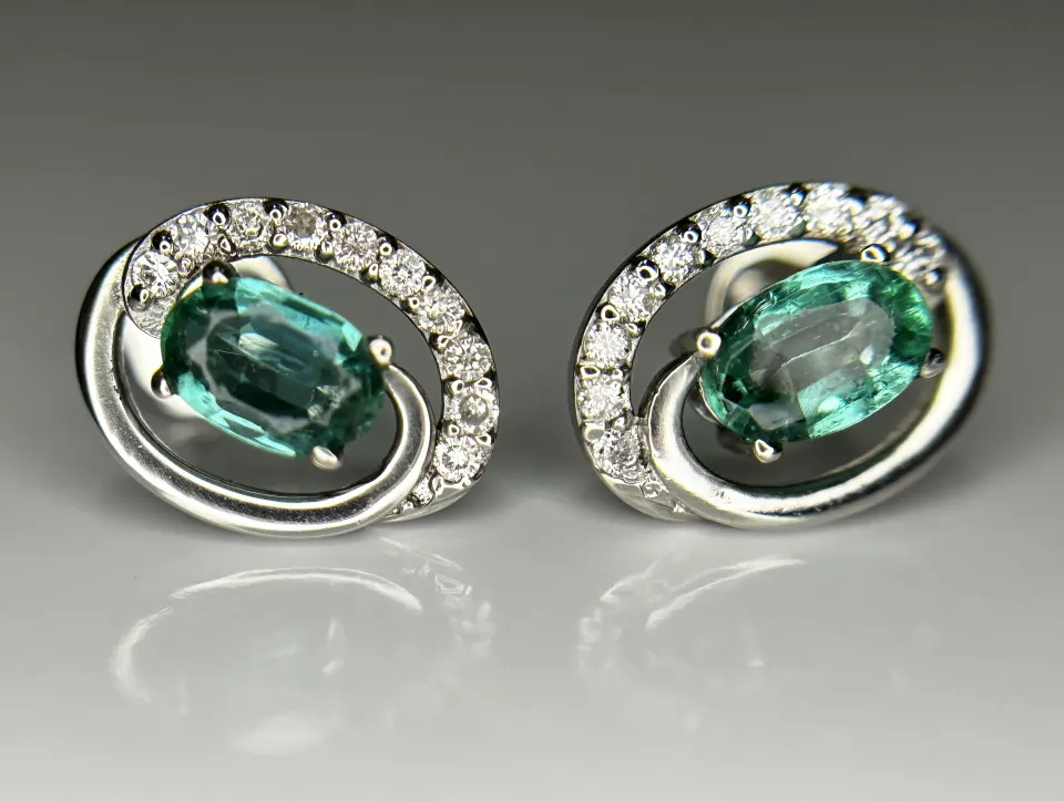 Beautiful 0.93ct Natural Emerald, Diamond Halo Set Stud Earrings In Platinum 950