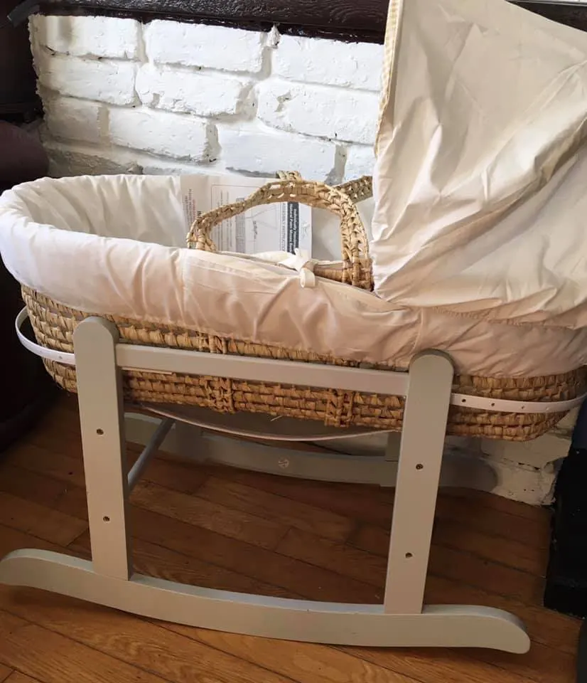 Moses Basket With Rocking Stand