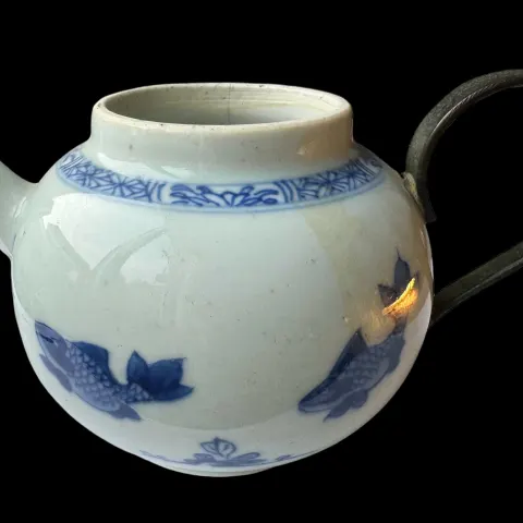 Antique Chinese Kangxi Porcelain Tea Pot 17th-18th Century. £7 UK, (£25 International Post)