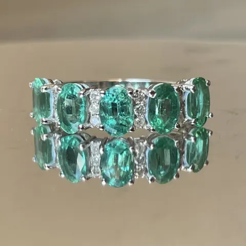 Beautiful Natural Emerald Ring With Natural Diamonds And 18k Gold