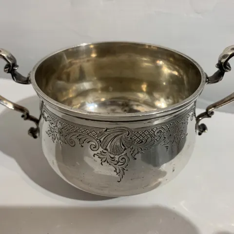 A George V Sterling Silver Sugar Bowl, Goldsmiths & Silversmiths Co., London
