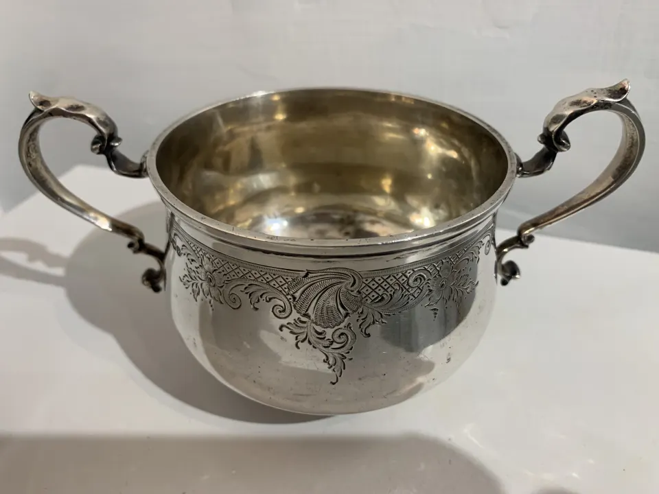A George V Sterling Silver Sugar Bowl, Goldsmiths & Silversmiths Co., London