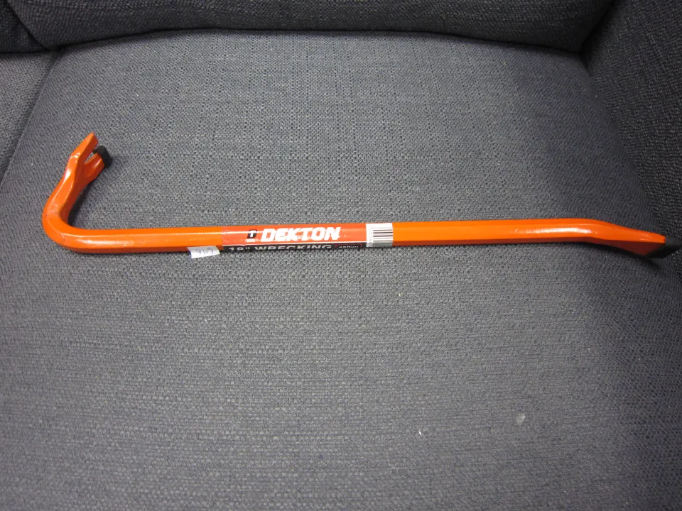 48pcs brand new Dekton wrecking bar - new and sealed in cartons rrp £4.99 each