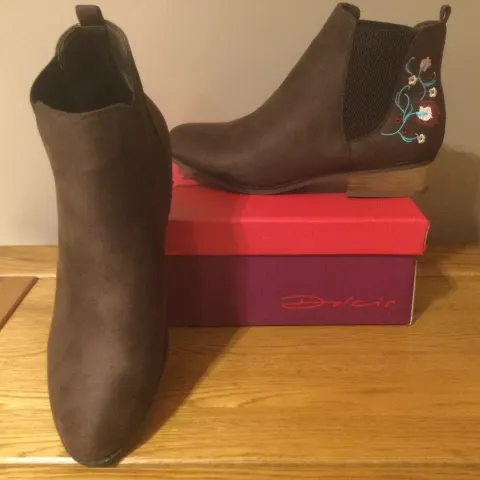 Dolcis “Jean” Chelsea Boots, Size 5, Chocolate - New RRP £49.99