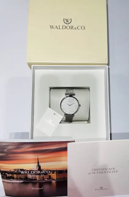Waldor & Co Inifinty 32 Watch
