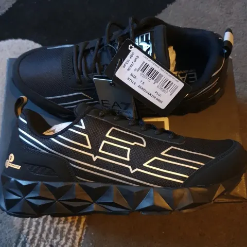 EA7 EMPORIO ARMANI ULTIMATE KOMBAT MENS TRAINERS  SIZE 7