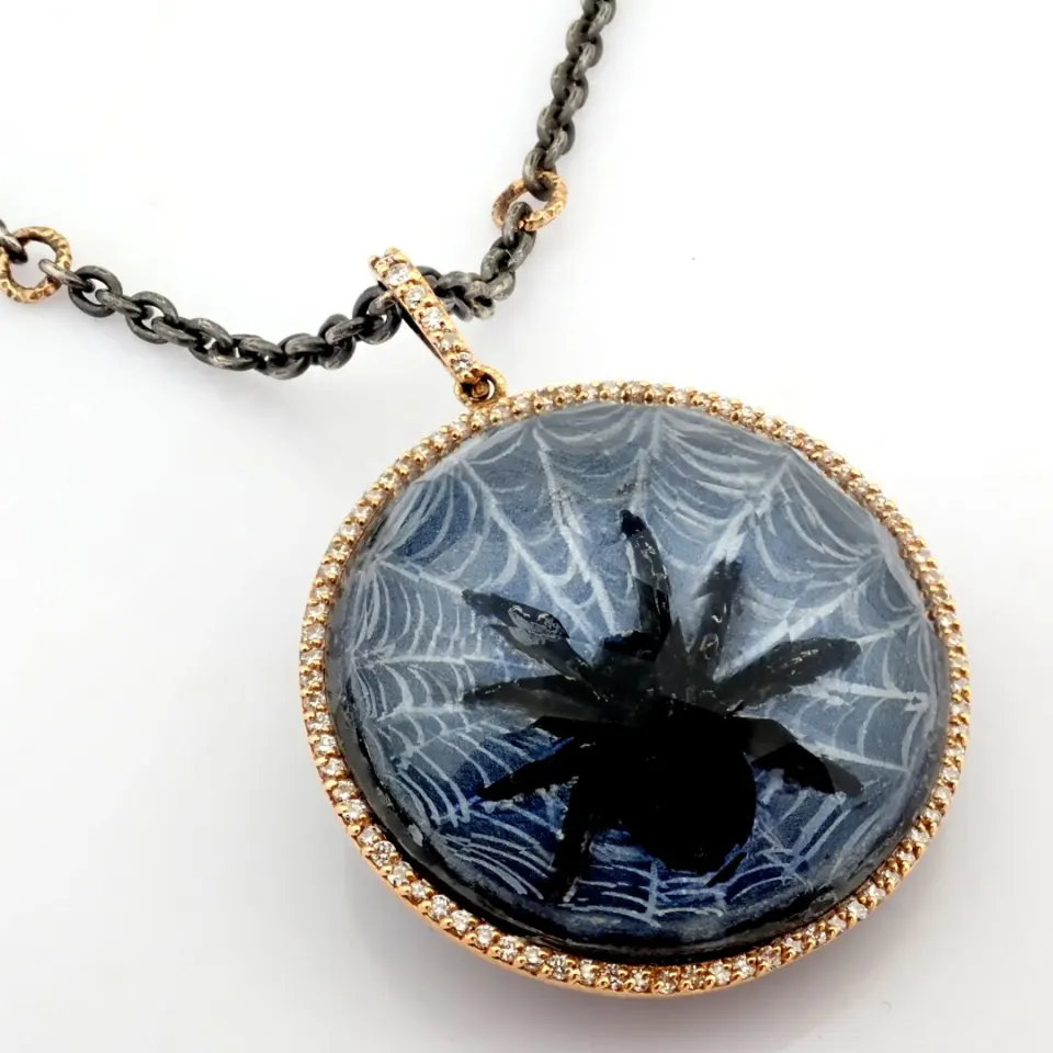 An Exquisite Hand-Made Gold-Silver Necklace Detailed With Topaz,. Reversely Engraved Intaglio Spider