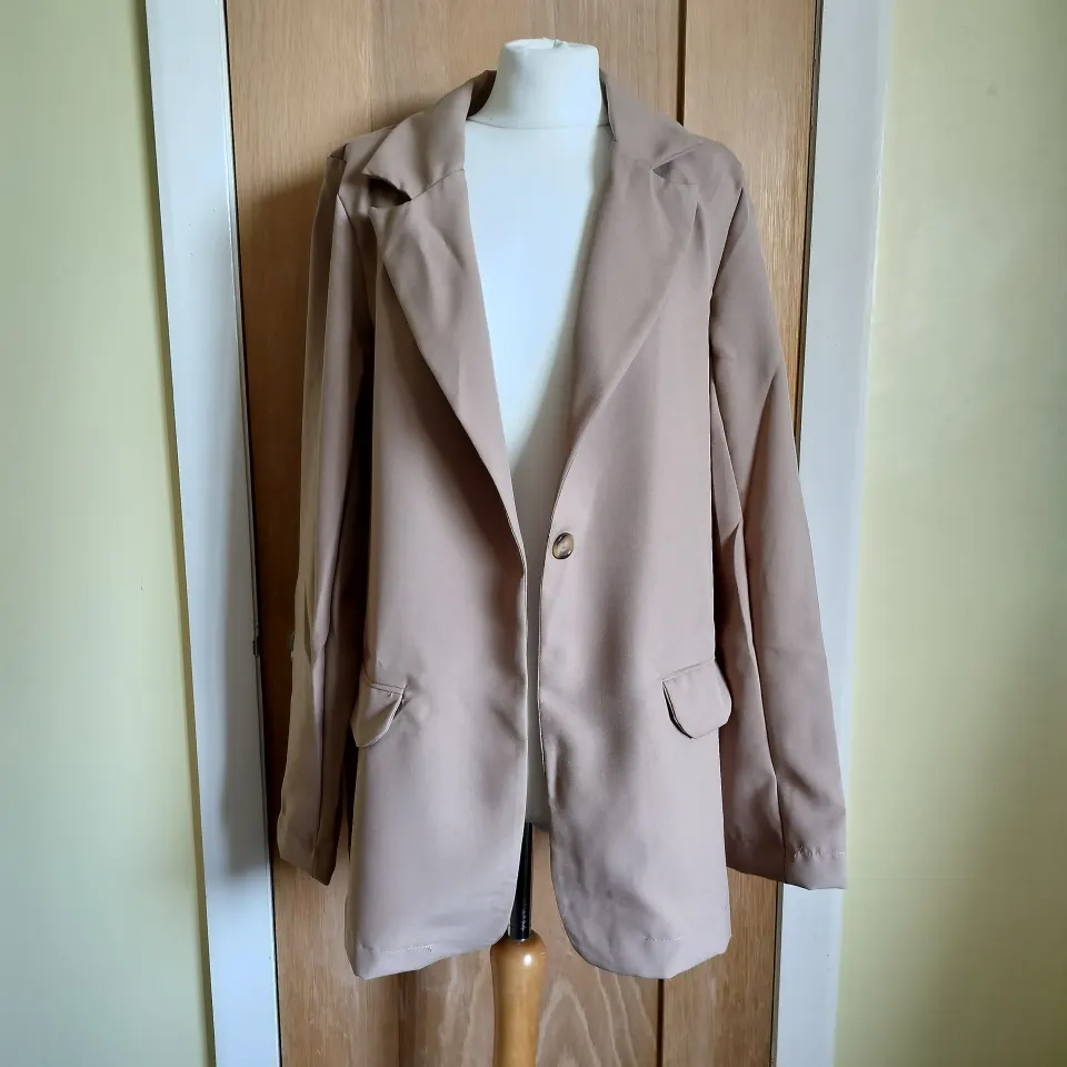 30 x PLT Camel FItted Shoulder Padded Blazer