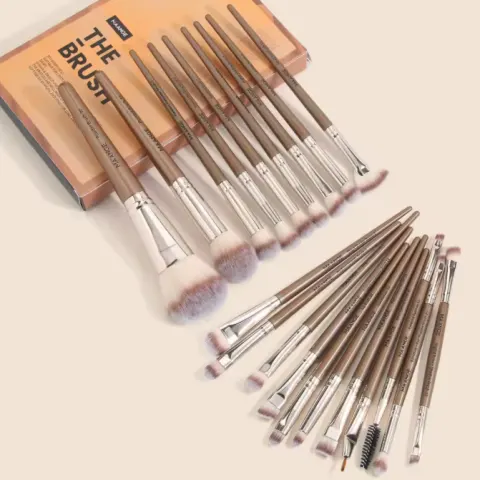 Flawless Results Every Time – 20Pcs Professional Makeup Brush Set With Box