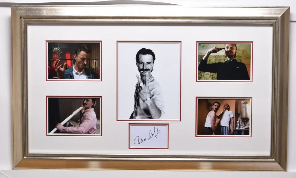 ROBERT CARLYLE original signed presentation