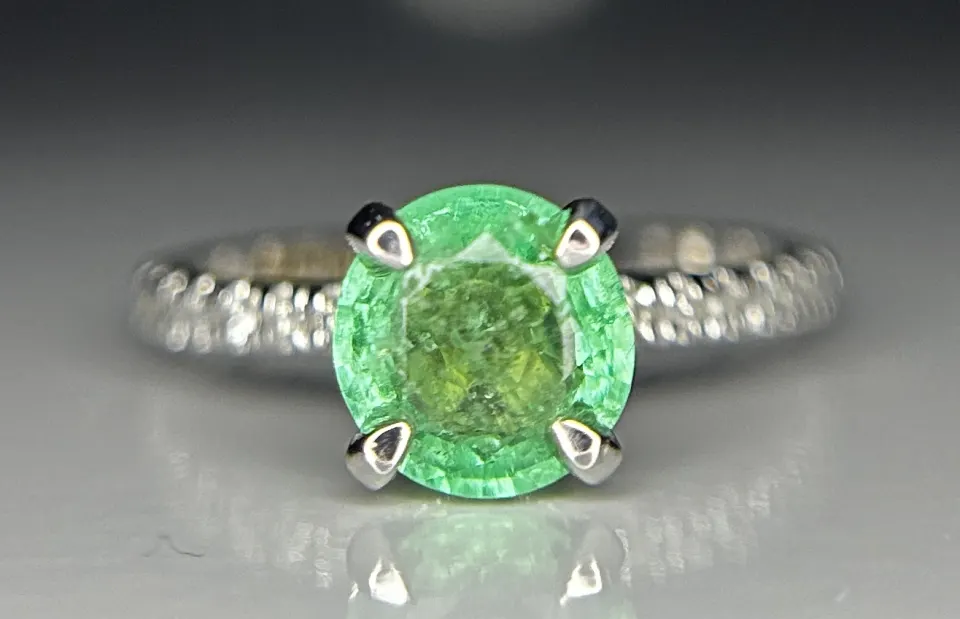 Beautiful 1.03ct Natural Emerald With Natural Diamonds & 18k Gold