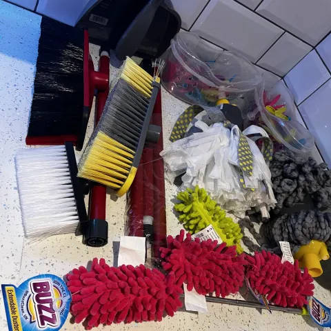 Domestic Cleaning-ware - Brush Heads, Mop Heads, Clothes Pegs, Handles & Dusters