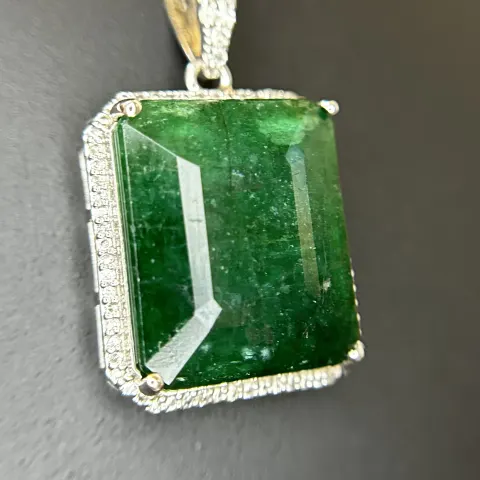 Beautiful 14.39 ct Natural Emerald With Natural Diamonds & 18k Gold