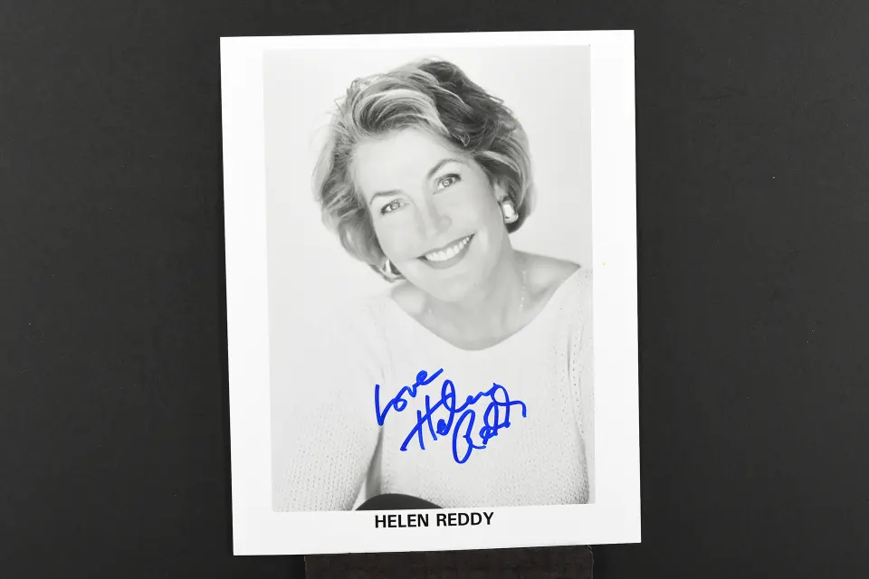 Helen Reddy (1941-2020) Original Signature