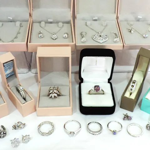 Collection of 25 Items Fine Quality Sterling Silver Gemstone Jewellery