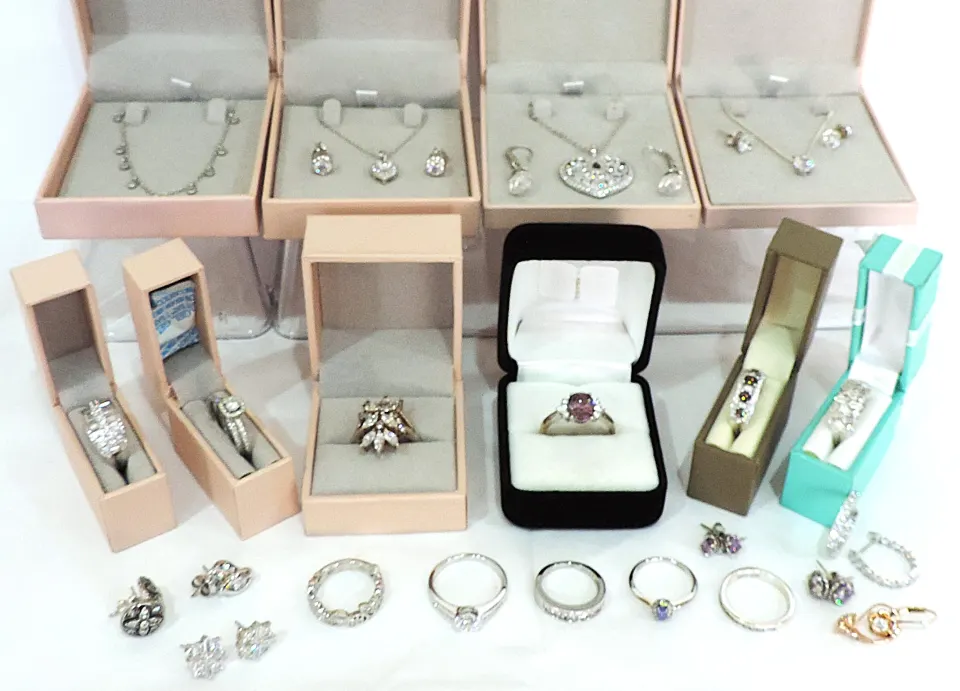 Collection of 25 Items Fine Quality Sterling Silver Gemstone Jewellery