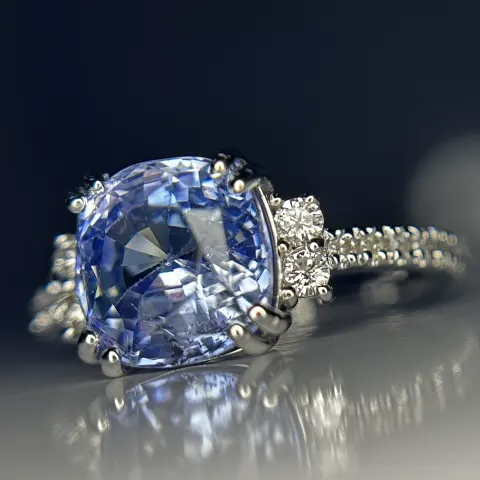 Beautiful 3.71CT Unheated Ceylon Blue Sapphire With Natural Diamonds & 18k Gold