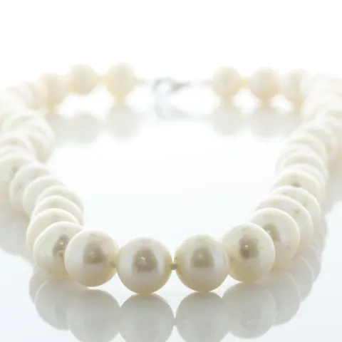 26 inch Round Freshwater Cultured 8.5 - 9.0mm Pearl Necklace With Silver Ball Clasp