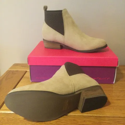 Dolcis “Janet” Low Heel, Chelsea Ankle Boots, Size 5, Sand - New RRP £45.99