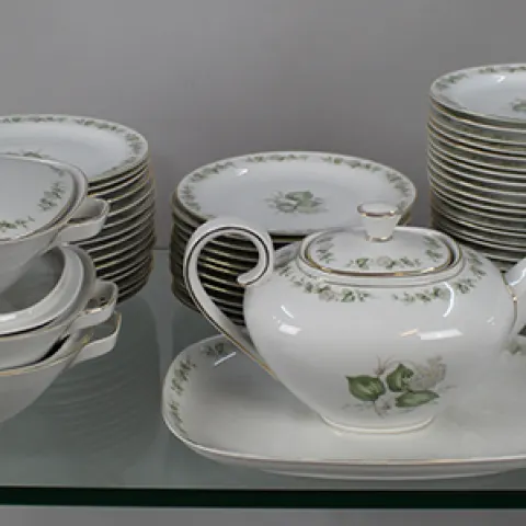 Extensive Franconia Krautheim “Summer Bloom“ Dinner Tea Service