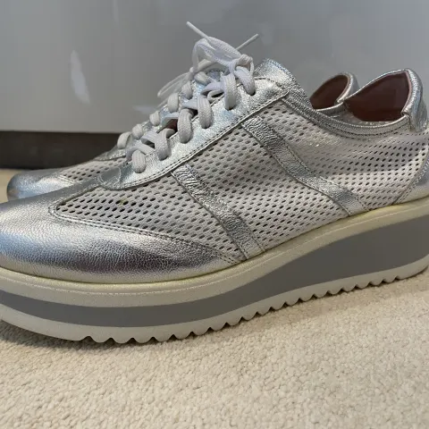 Trainers Size 7